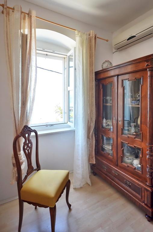Apartment Pere S Mora Mimice Rom bilde