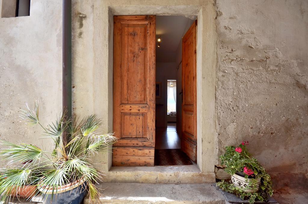 Apartment Pere S Mora Mimice Rom bilde