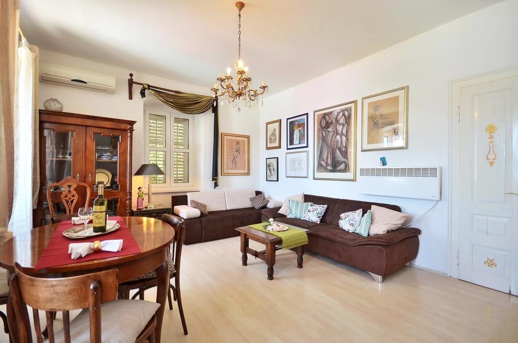 Apartment Pere S Mora Mimice Rom bilde