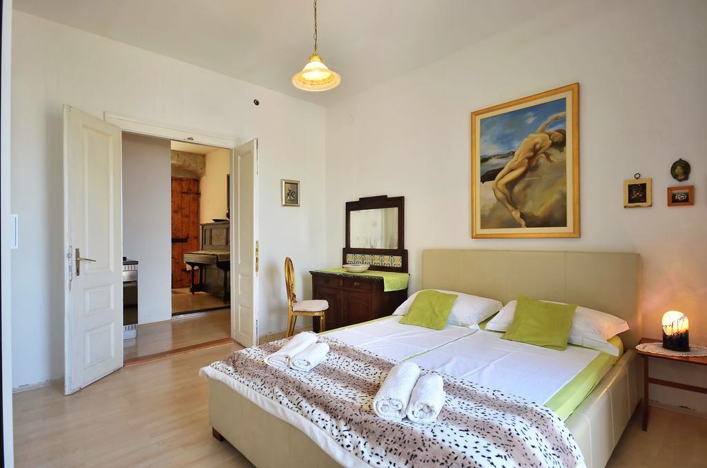 Apartment Pere S Mora Mimice Rom bilde