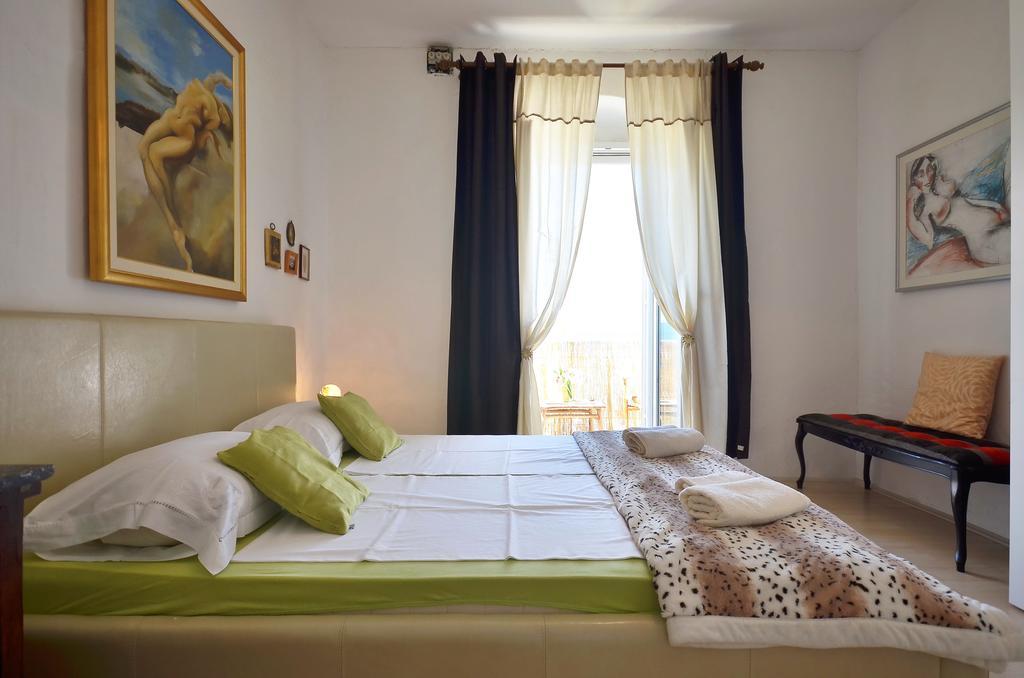 Apartment Pere S Mora Mimice Rom bilde